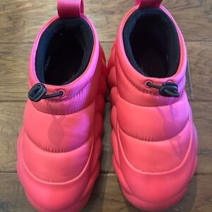 Crocs Overpuff Shorty in Pink